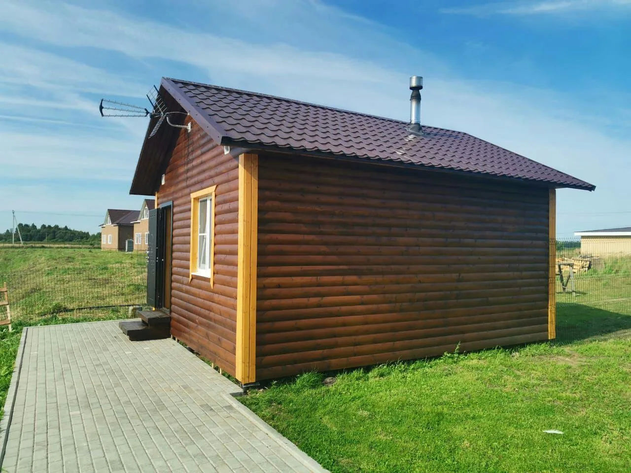 Отдельное здание бани снаружи
