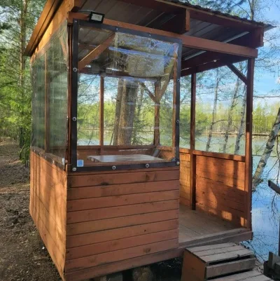 Застеклённая беседка