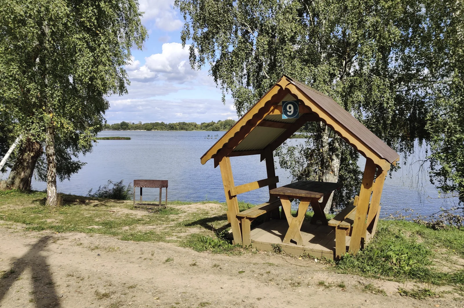 Беседка на берегу