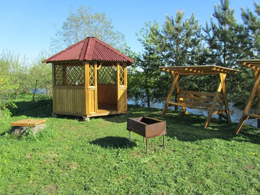 Беседка на берегу