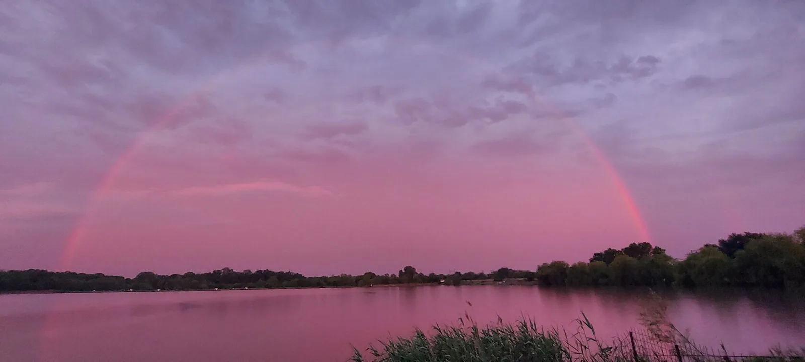 Радуга над водой