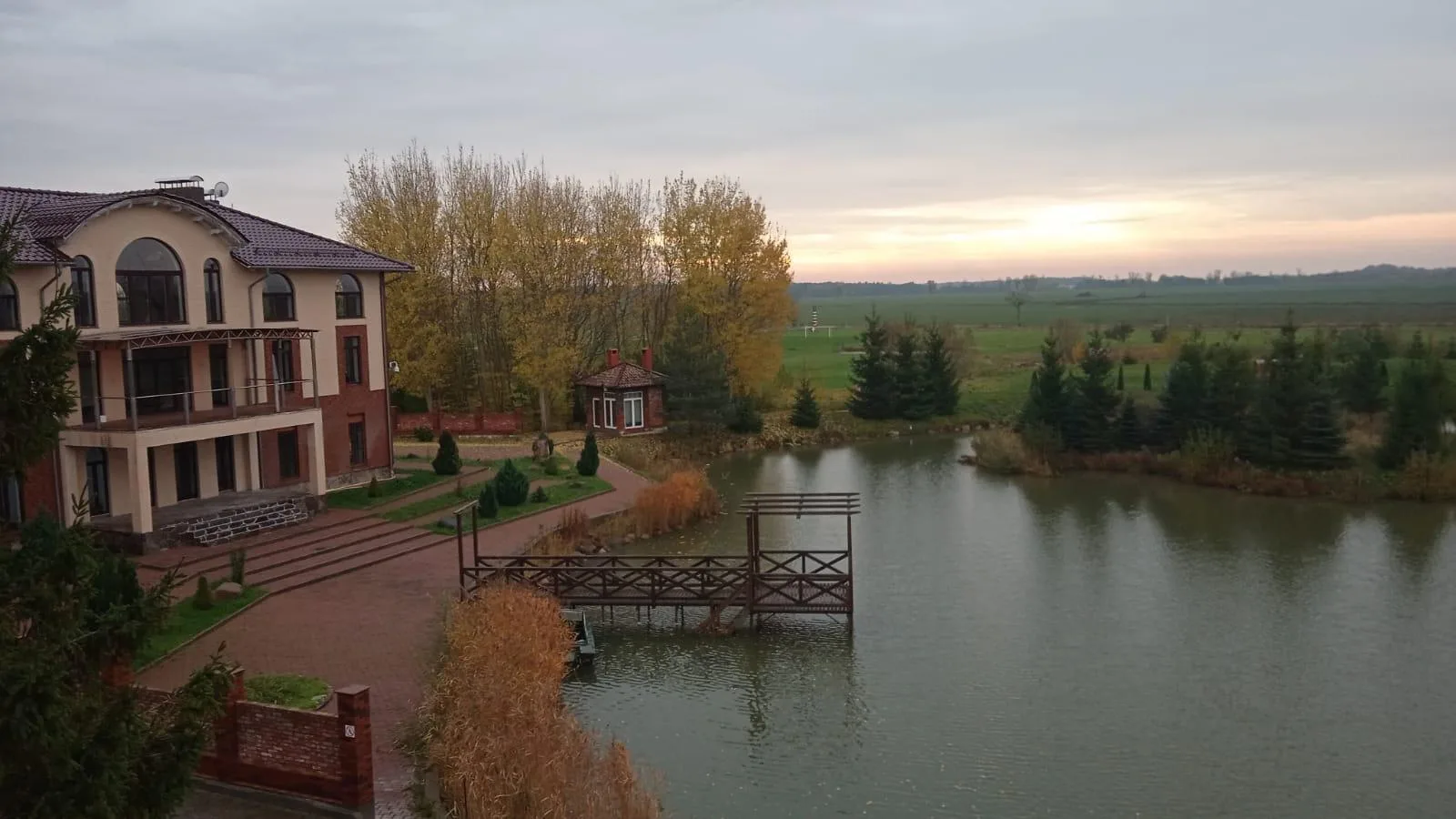 Пруд у главного дома