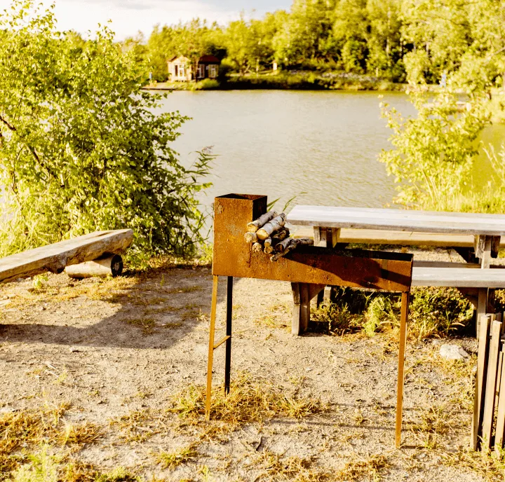 Мангальная зона у воды